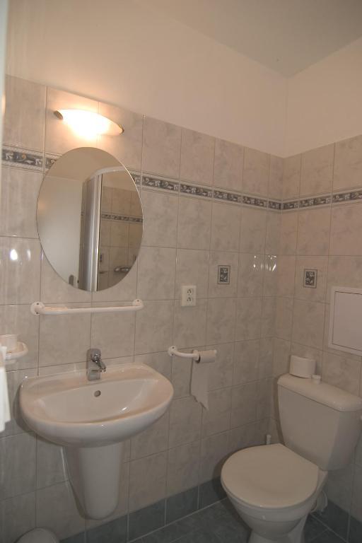 Pivovarsky Dvur Zvikov Zvíkovské Podhradí Oda fotoğraf